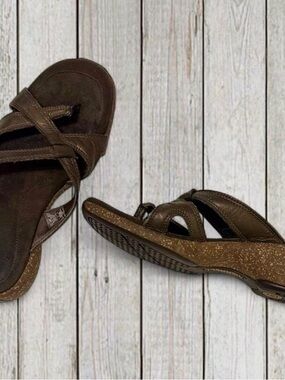 Merrell Leather Wedge Sandal - Antique Brass/Brown | Size: 7